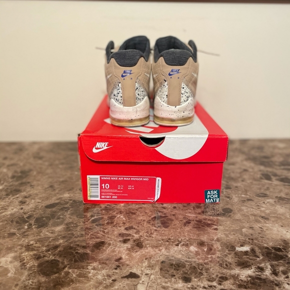 SHOES - Picture 2 of 16